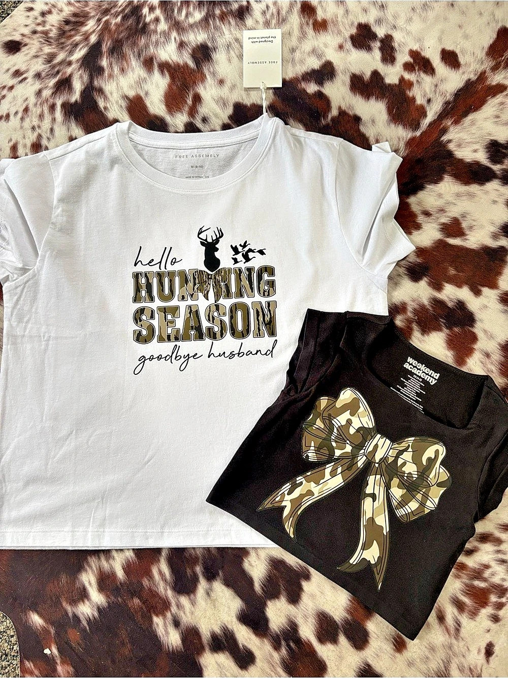 Hunting Wife Graphic Short Sleeve Tee in White & Black Like New